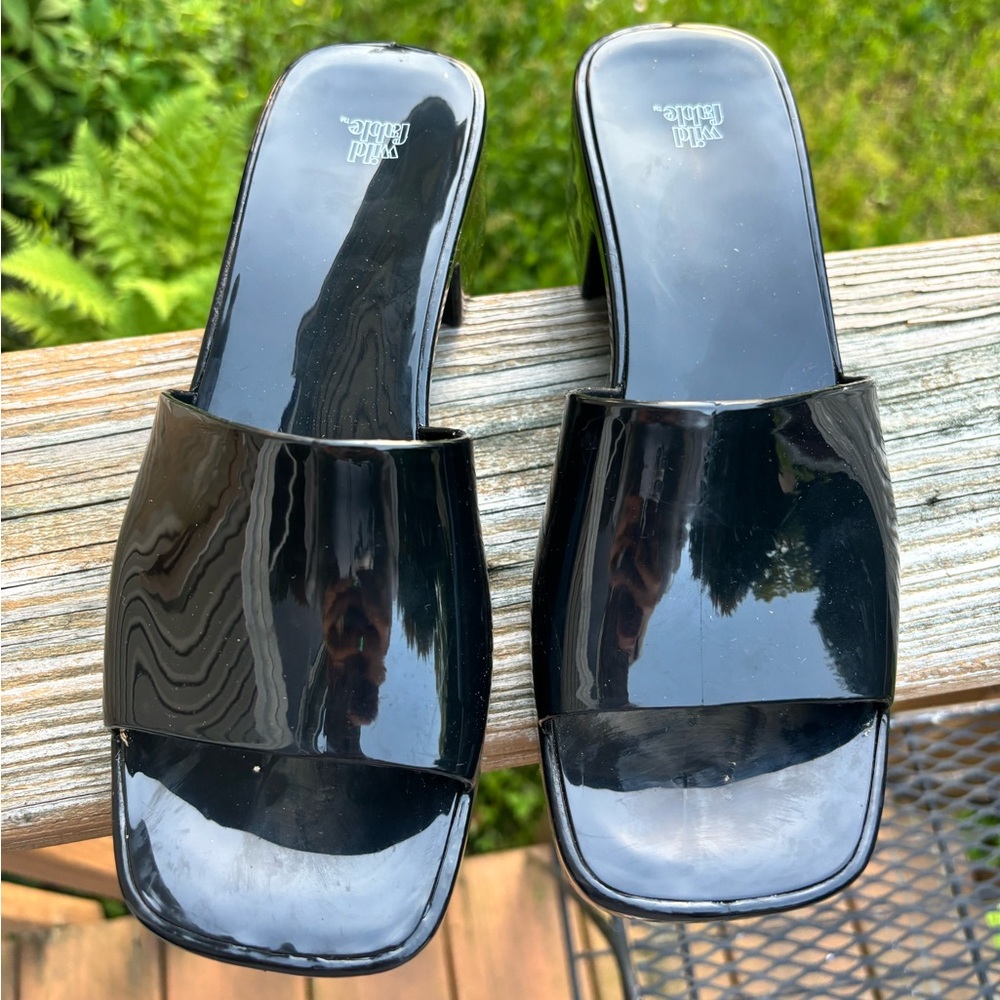 Women’s black heels